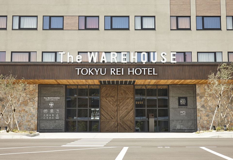 the warehouse tokyu rei hotel entrance with a large wooden door and a sign above it at Kawasaki King Skyfront Tokyu Rei Hotel