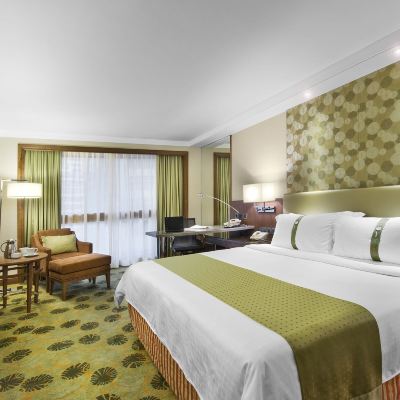 豪華房 大床 步入式淋浴間 香港金域假日酒店優惠