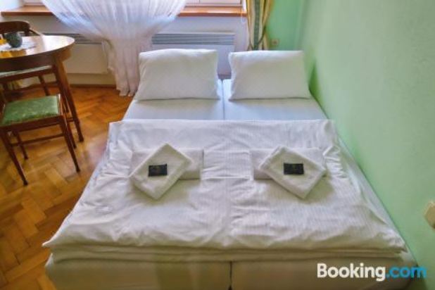 双人房（带梳化床）