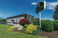 La Quinta Inn & Suites by Wyndham Warwick Providence Airport のホテル