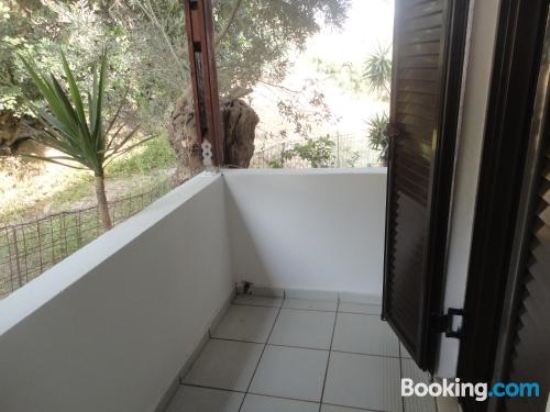 带山景的双人间