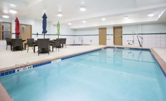 Holiday Inn Express & Suites Minot
