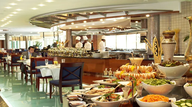 ローダ アル ムルージュ ホテル ドバイ 食事・レストラン