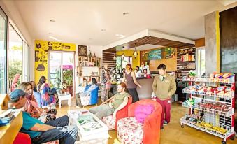 Full House Resort - Housity