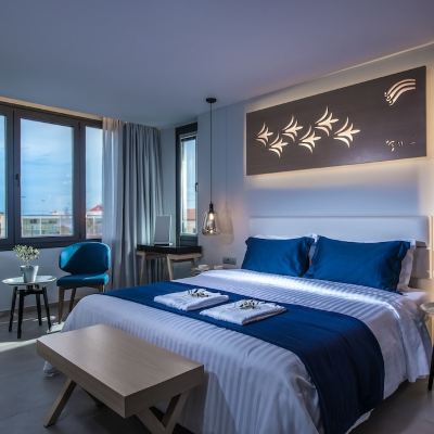 Superior Suite, 1 King Bed, Partial Sea View (Prince)