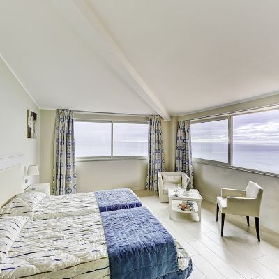 Triple Room with Sea View