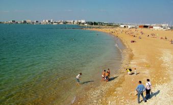 Cozy Holiday Home in Les Petits Bonneveaux Near Sea