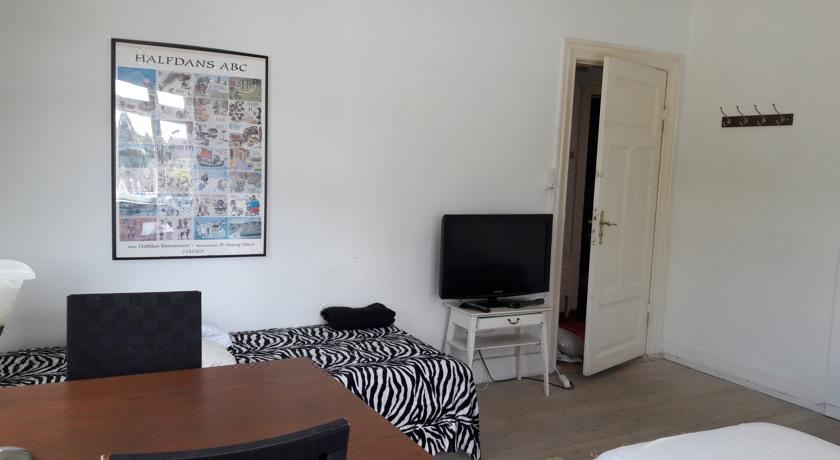 双人房（带公共浴室）