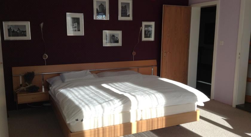 Bnb Chantevent Family Room with Private Bathroom