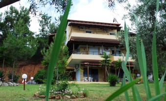 Bambola Apartments by Booking Kottas