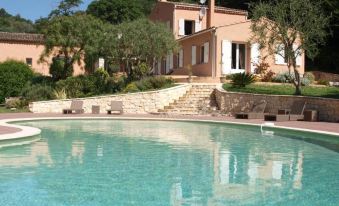 Studio in Cagnes-Sur-Mer, with Pool Access, Enclosed Garden and Wifi -