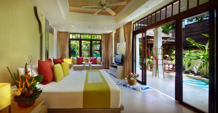 ห้องสระว่ายน้ำและสวน