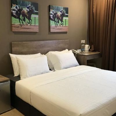 Bilik Deluxe King Kupon SH Hotel Kota Damansara