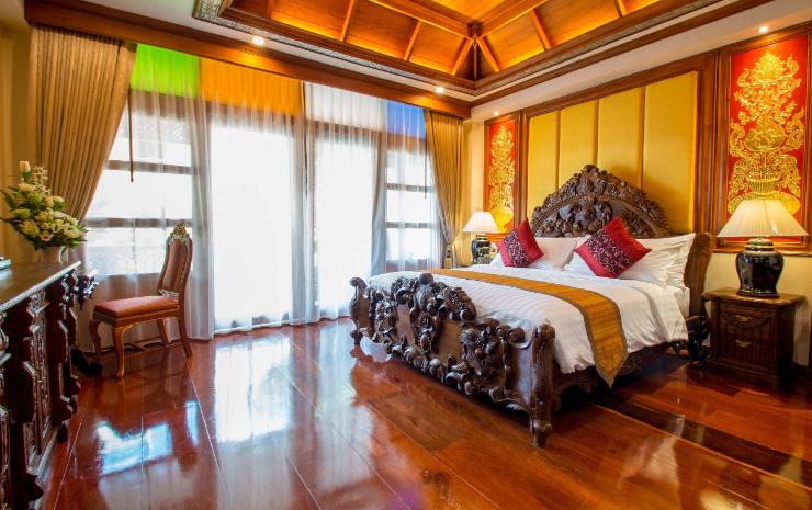 奢华客房（特大床，阳台）