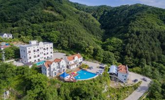 Gapyeong Loloforet Pension (Large Swimming Pool)