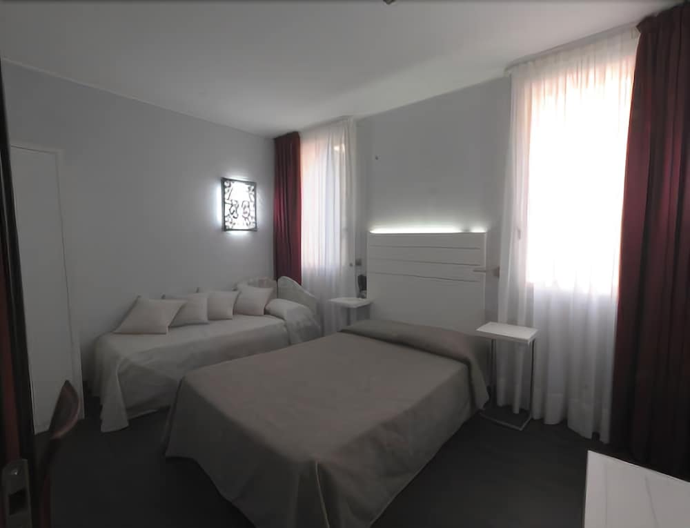 Hotel AaronTriple room