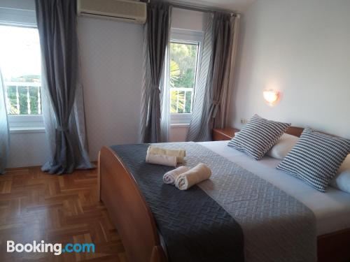 舒适两卧室公寓 - 带露台