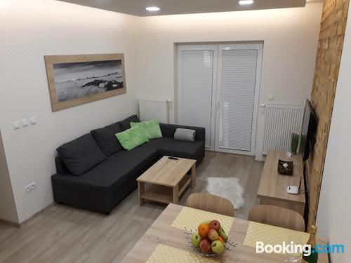 带阳台的两卧室公寓