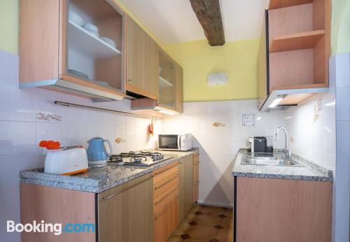 带阳台的两卧室公寓