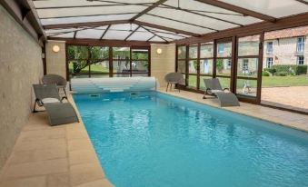 Holiday Home for 10 Guests with Pool Spa and Sauna