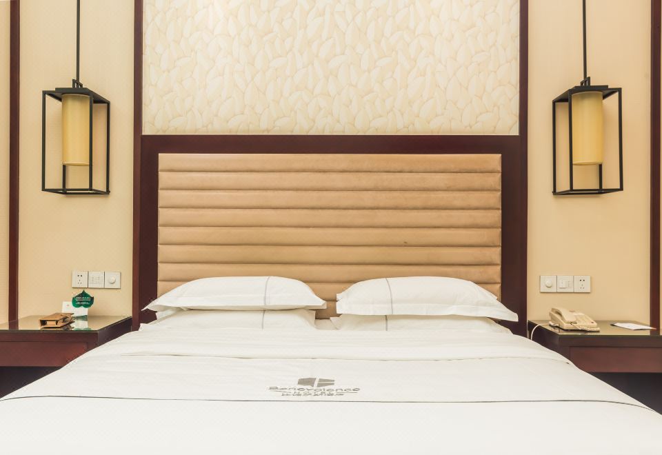 商務風尚大床房：靜謐山景+舒享大浴室