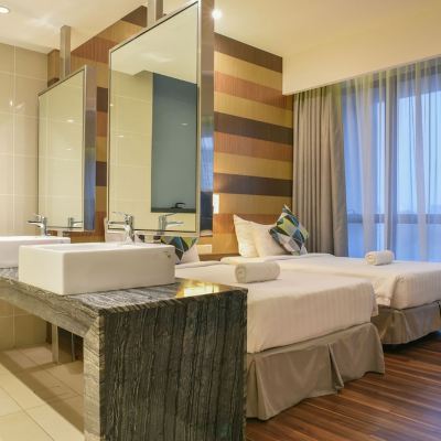 Superior Twin Room, Accessible, Bathtub