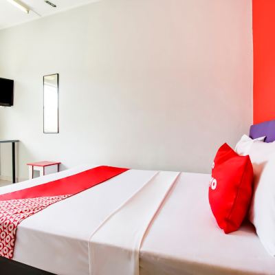 Bilik Double Ekonomi Kupon OYO 89615 T Family Hotel