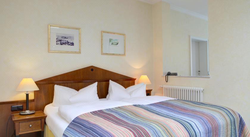 带阳台的家庭公寓-森林侧