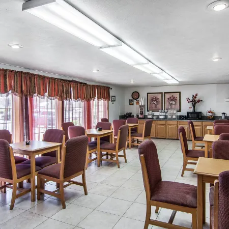 Bridgeway Inn & Suites - Portland Airport Отели в г. Грешам