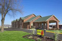 Super 8 by Wyndham Strafford/Springfield Area Hoteles en 