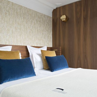 Deluxe Queen Room with Terrace Hotel Parister Promo Code