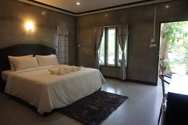 ห้องดีลักซ์ เตียงใหญ่ 1 เตียง