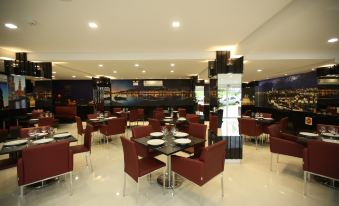 Holiday & Business Hotel - Em Frente ao Centro de Eventos e Arena Conda