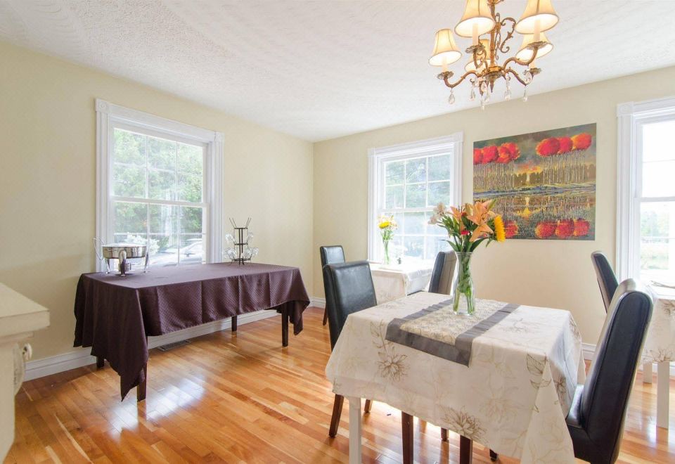 Windsong Manor - Housity