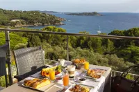 La Résidence du Provençal · 23 appartements et 2 Restaurants · Var