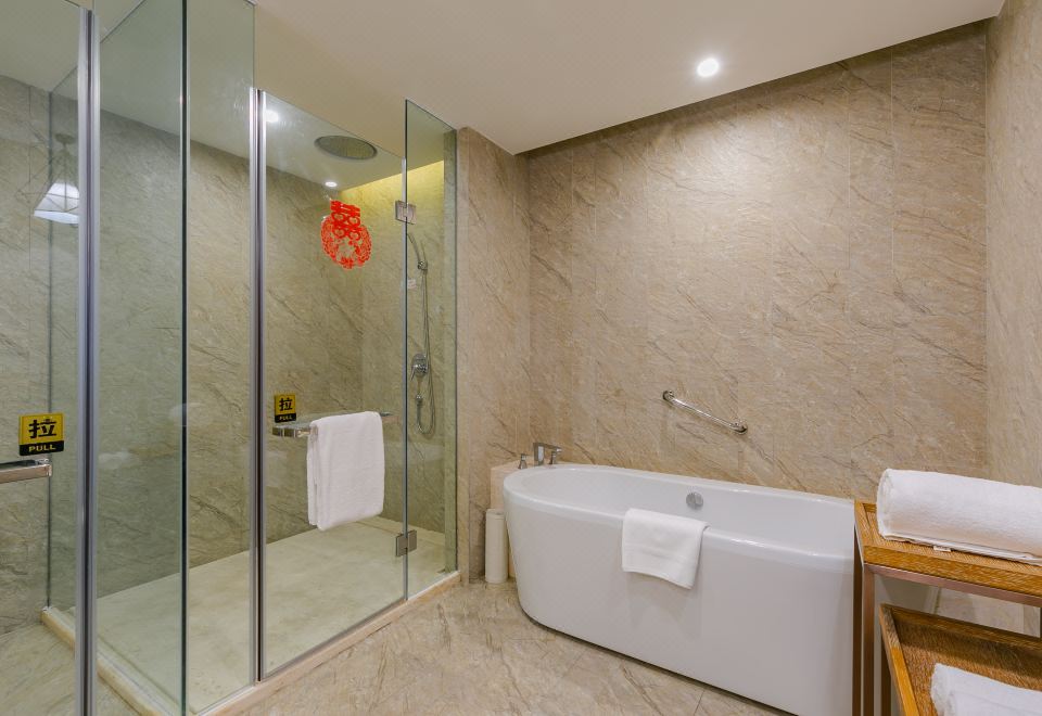 Felton Grand Hotel BazhongHoneymoon Suite