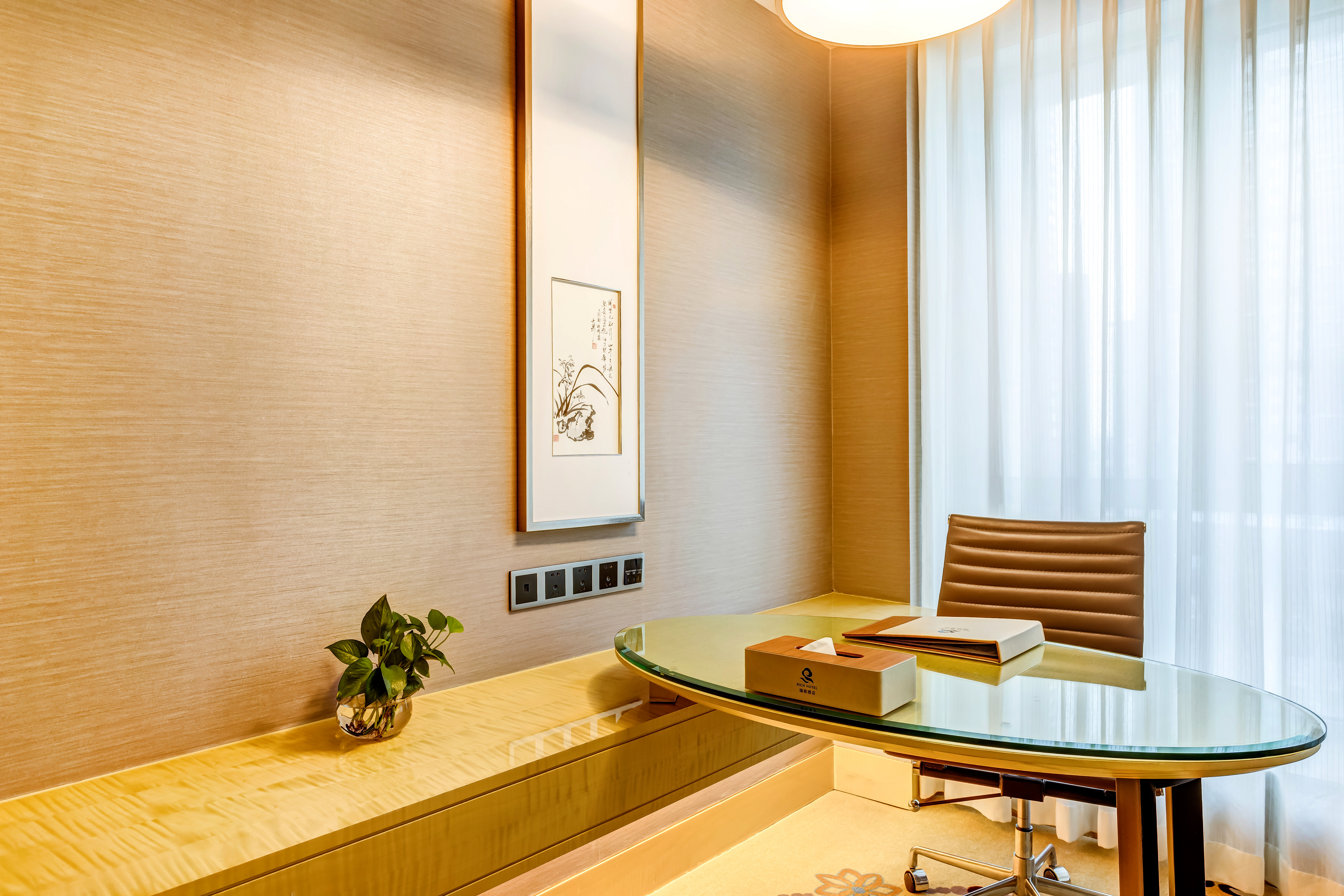 舒雅·城景大床房（休闲沙发+办公桌）