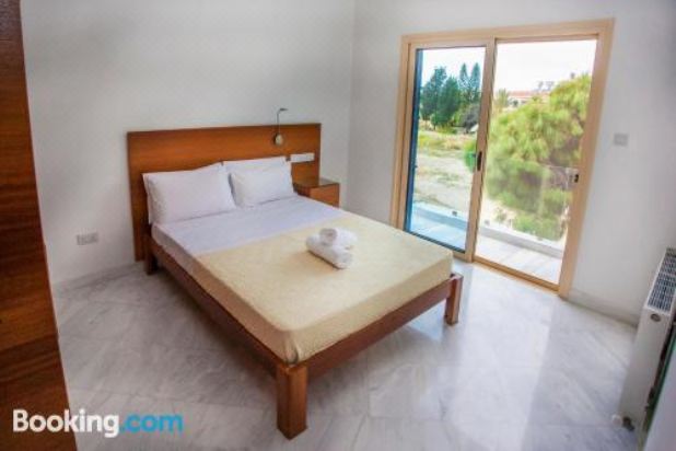 奢华四卧室别墅 - 带私人游泳池