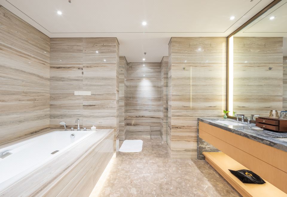 行政套房-俯瞰豪華園林美景