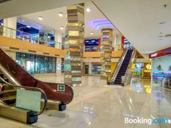 享有游泳池景致的一室公寓