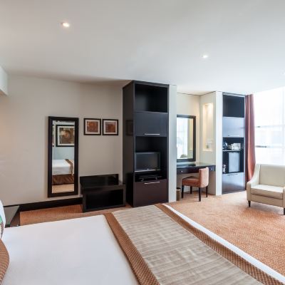 市景標準特大床間 杜拜阿爾巴沙假日酒店優惠