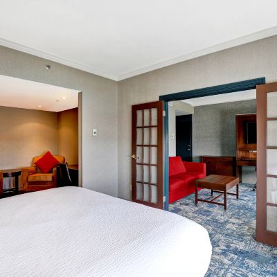 特大床套房（帶梳化床） 福朋喜來登多倫多密西沙加酒店優惠