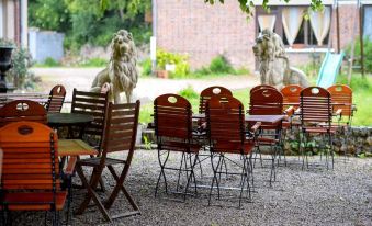 Hostellerie du Lion d'Or - Housity