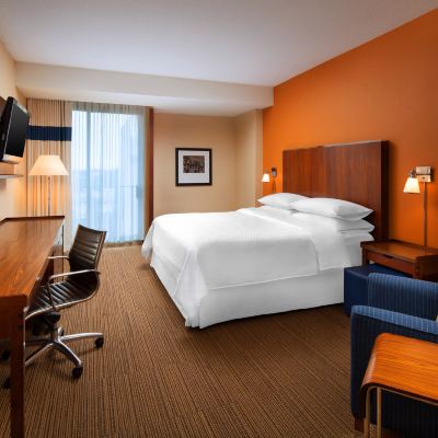 較大的客房 - 1張特大號床 聖何塞機場福朋喜來登飯店優惠