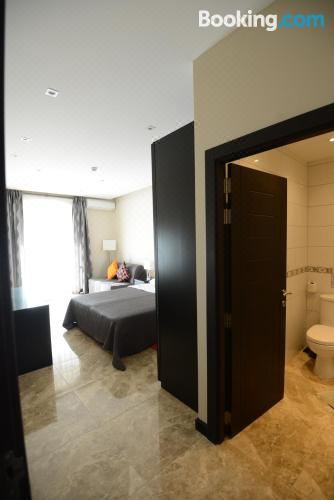 带阳台和海景的豪华双人房