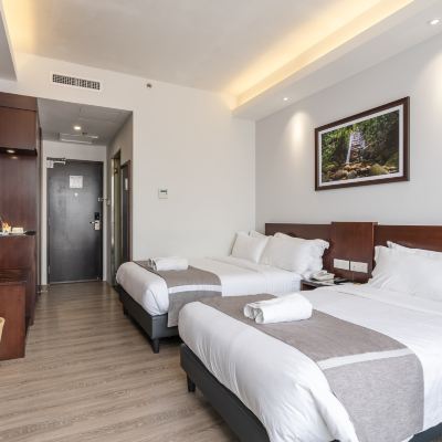 Bilik Deluxe Bertiga Kupon Meritin Hotel