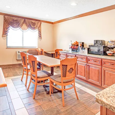 American Inn & Suites Romulus DTW