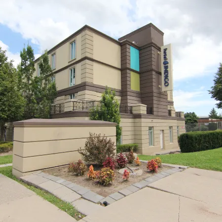 Best Western Premier Toronto Airport Carlingview Hotel