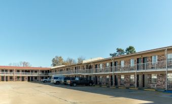 Econo Lodge Russellville I-40