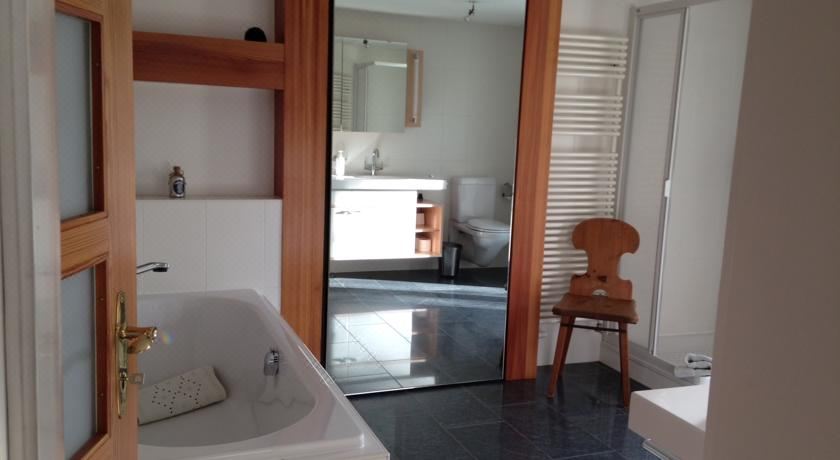 Bnb Chantevent Family Room with Private Bathroom